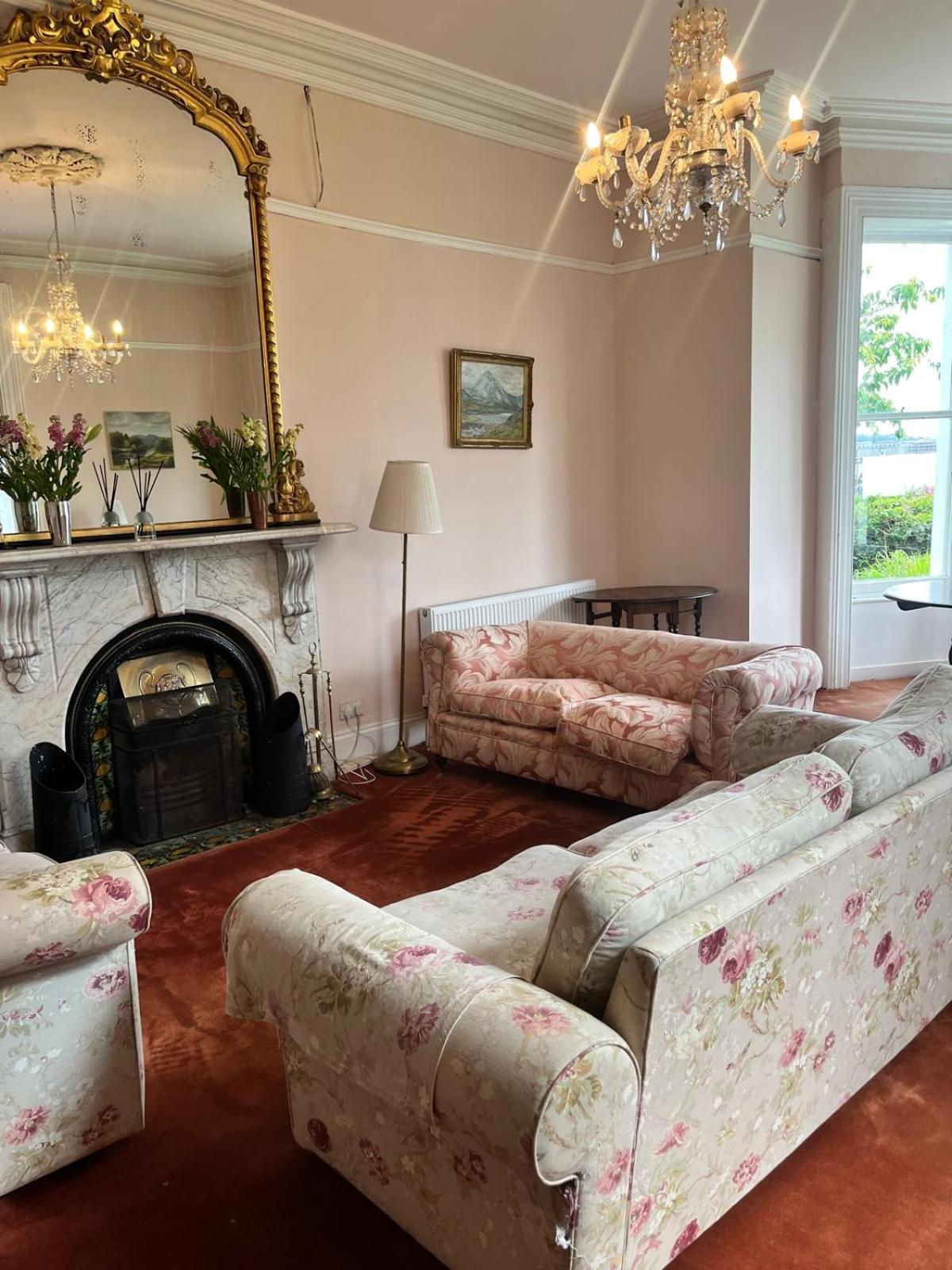 Lynwood House Bed & Breakfast Коб Екстериор снимка