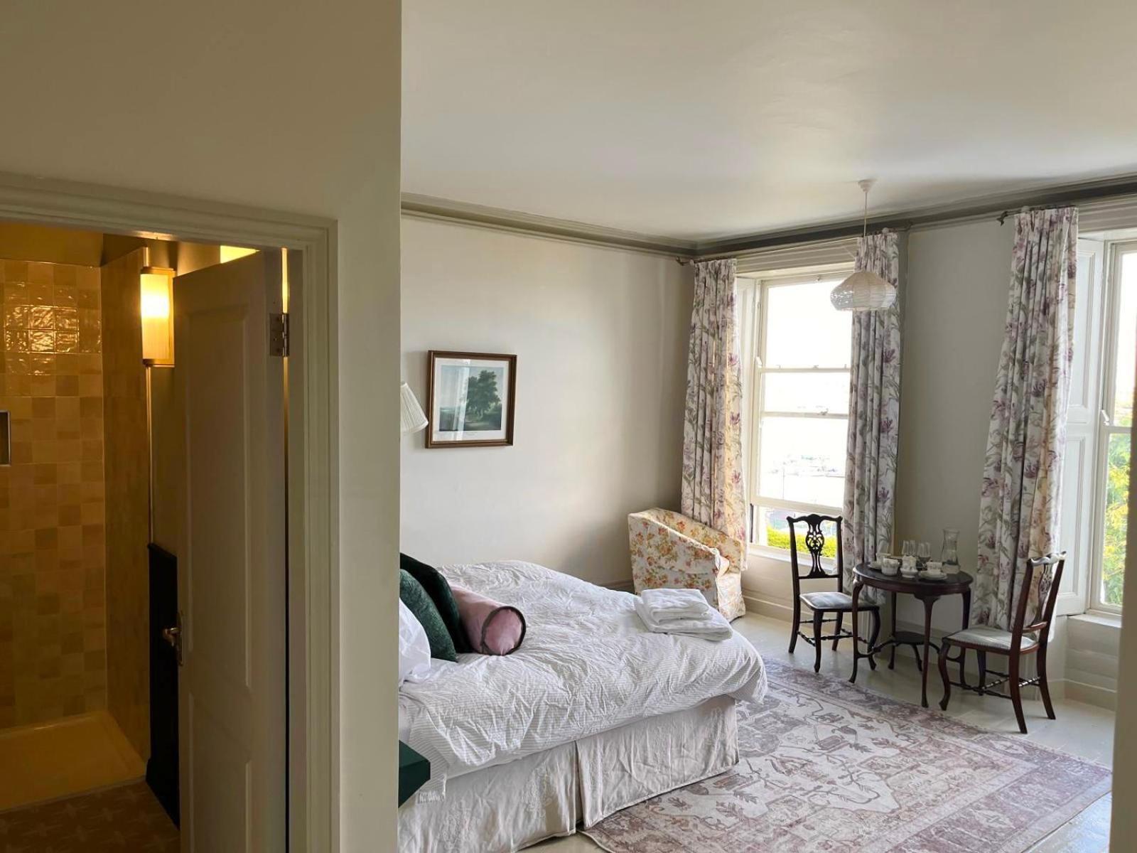 Lynwood House Bed & Breakfast Коб Екстериор снимка
