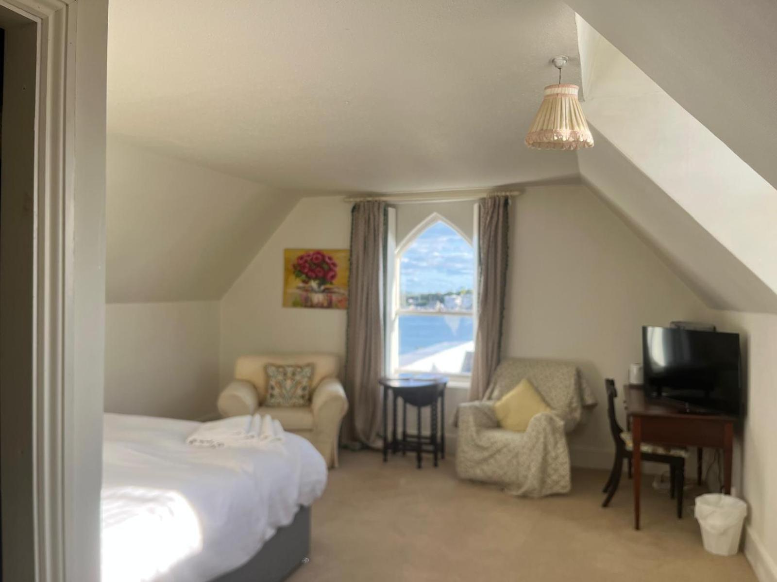 Lynwood House Bed & Breakfast Коб Екстериор снимка