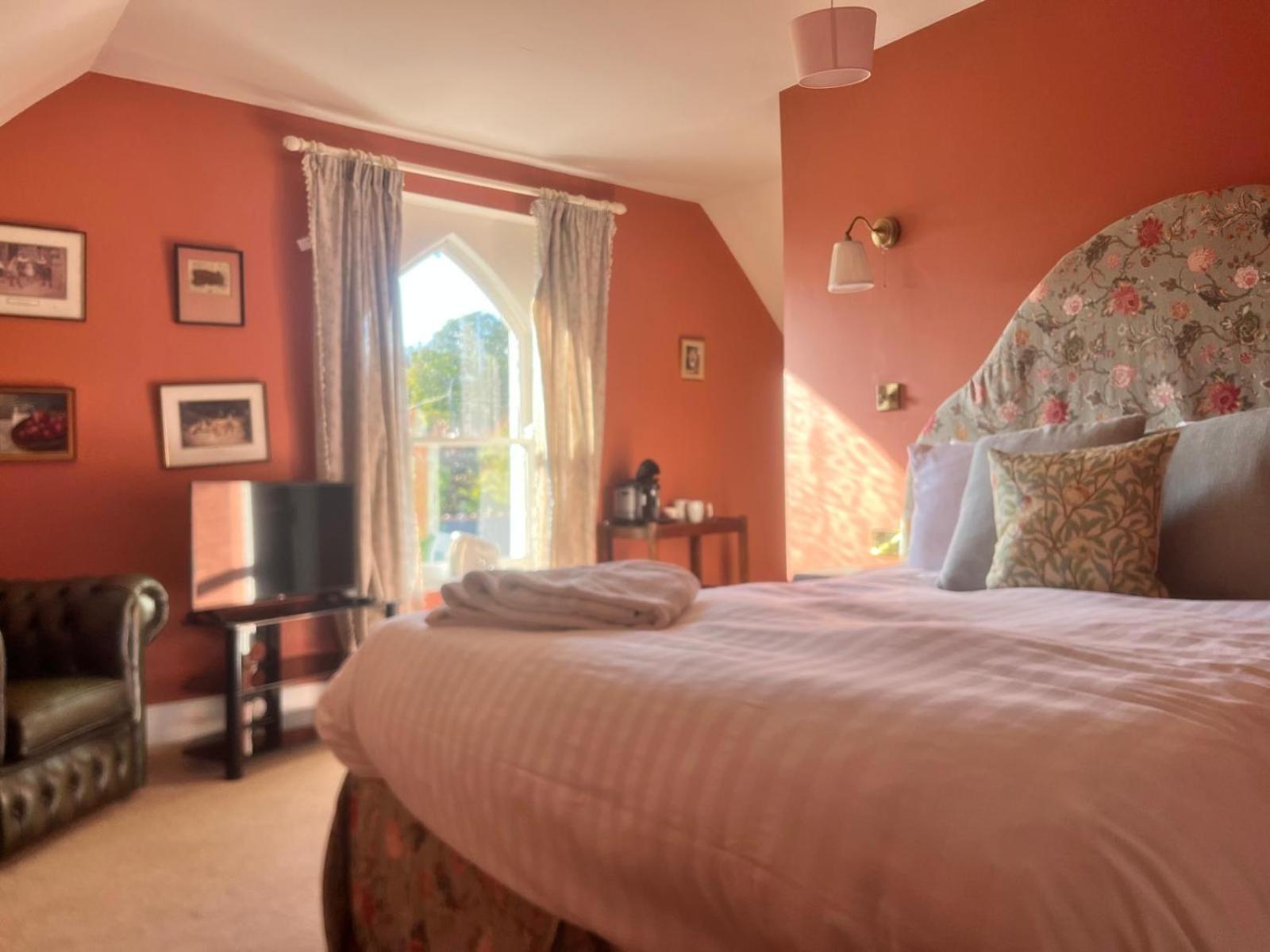Lynwood House Bed & Breakfast Коб Екстериор снимка