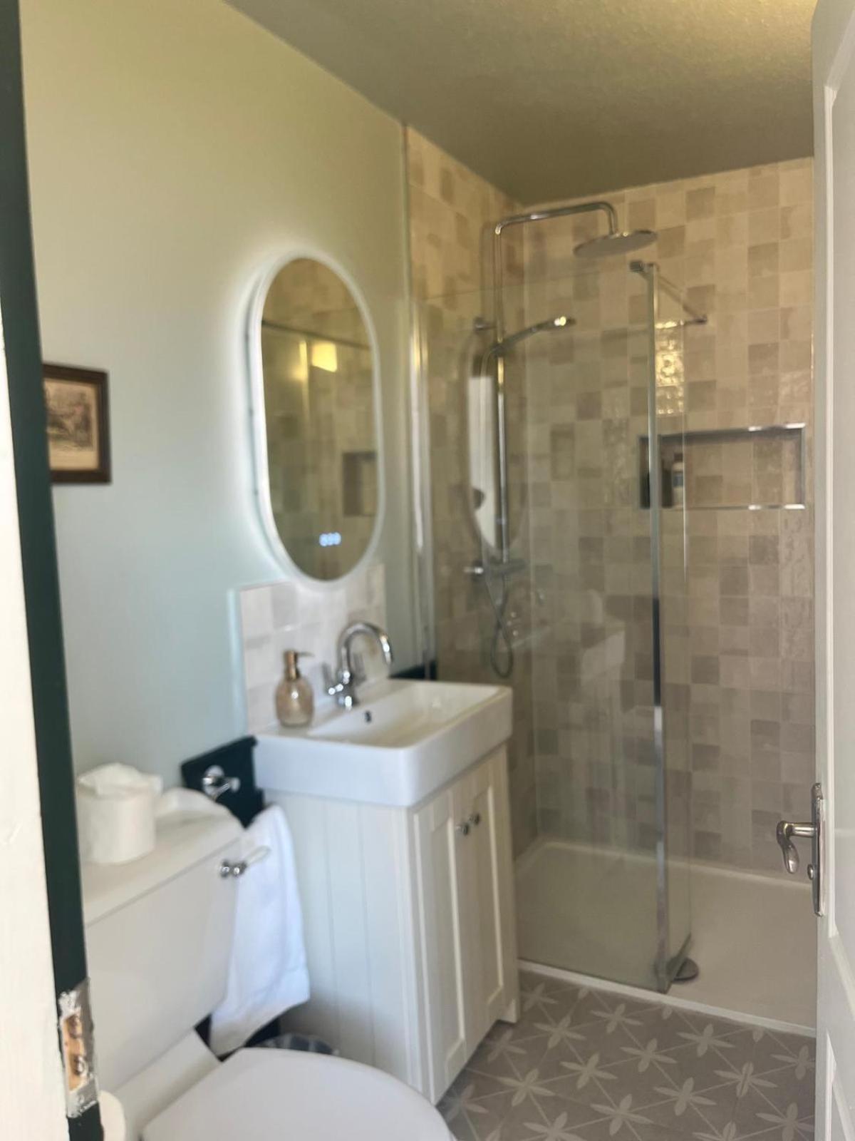 Lynwood House Bed & Breakfast Коб Екстериор снимка