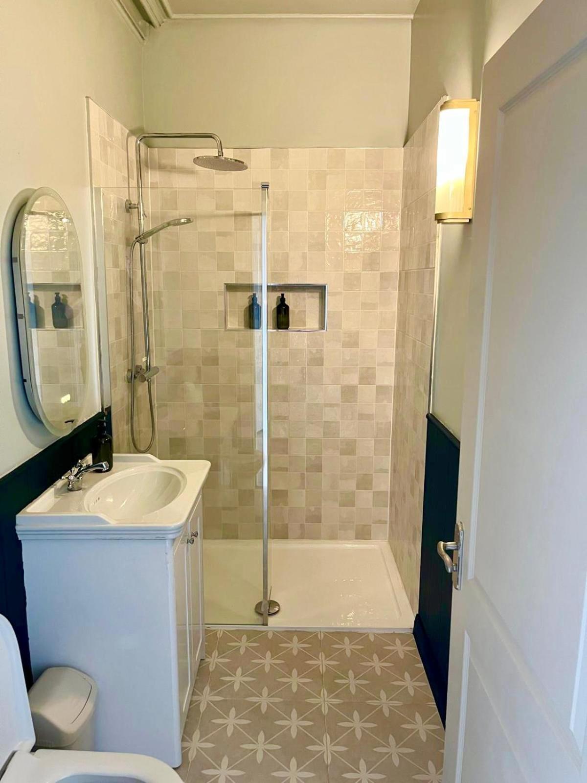 Lynwood House Bed & Breakfast Коб Екстериор снимка